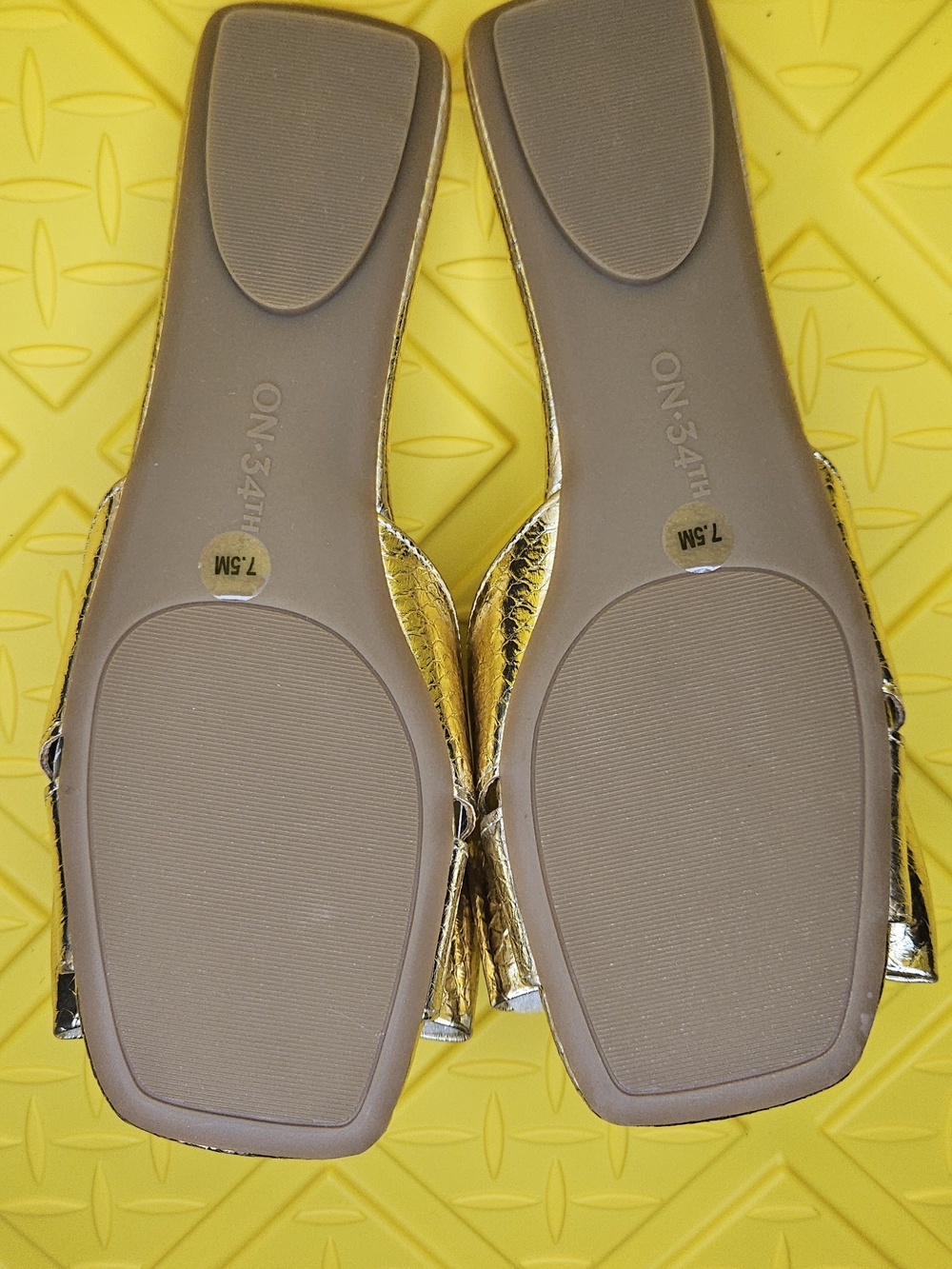 On 34th
Women's Jazminn Bow Slip-On Slide Flat Sandals - Picture 4 of 4